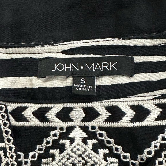 Geometric Embroidered Split Neck 3/4 Flounce Sleeve Merrow Edge Woven Tunic, EUC - Picture 7 of 8